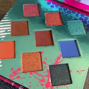 Living in color eyeshadow palette.